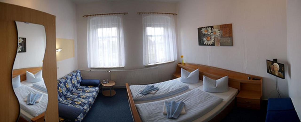 Pension & Gasthof Erbgericht Hoehenlage 850M حصن مارينبيرغ المظهر الخارجي الصورة
