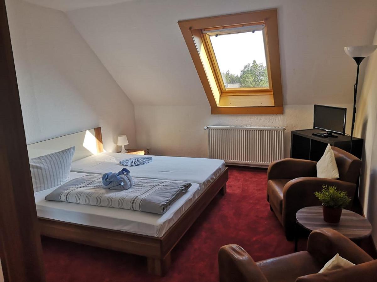 Pension & Gasthof Erbgericht Hoehenlage 850M حصن مارينبيرغ المظهر الخارجي الصورة
