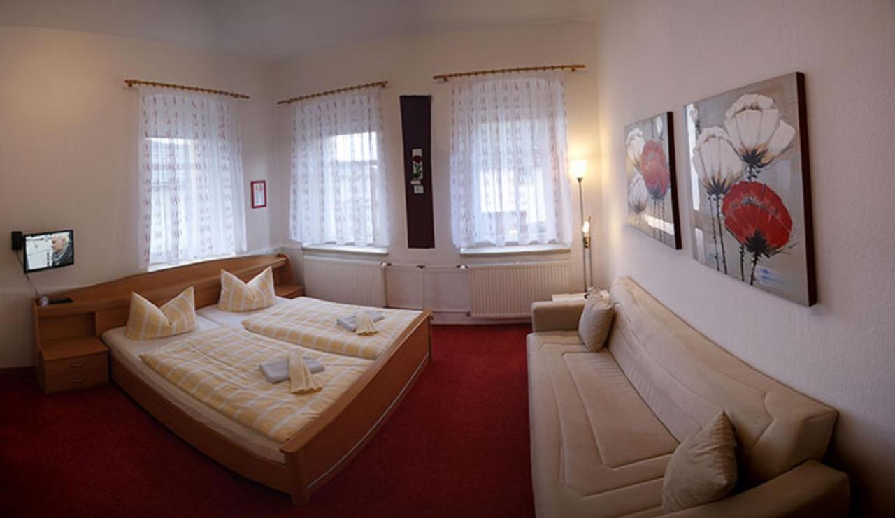 Pension & Gasthof Erbgericht Hoehenlage 850M حصن مارينبيرغ المظهر الخارجي الصورة